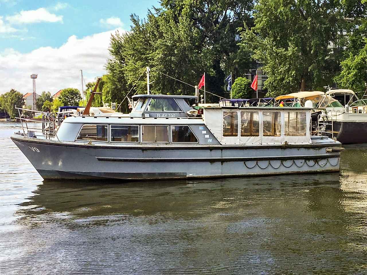 Motorboot V9
